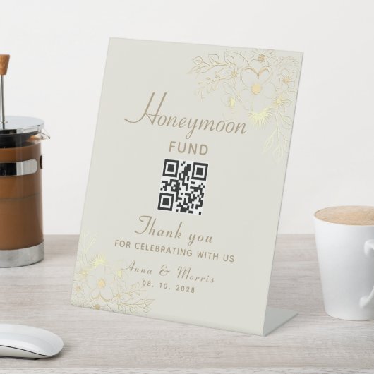Honeymoon Fund Gold Wedding QR Code Sockelschild (In SItu)