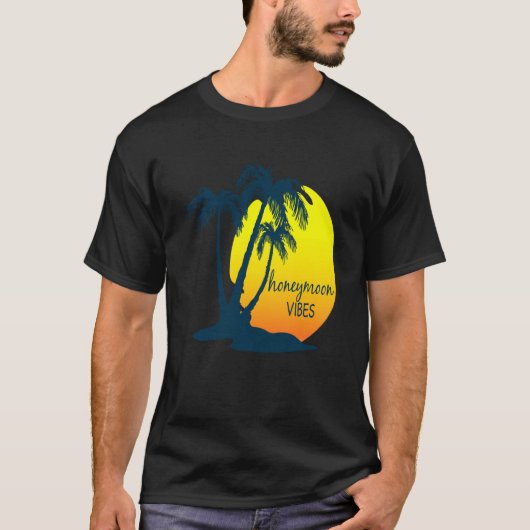 Honeymoon Vibes Beach Palm Tree Nach Hochzeit Vaca T-Shirt (Vorderseite)
