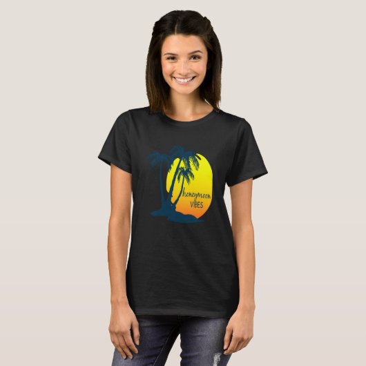 Honeymoon Vibes Beach Palm Tree Nach Hochzeit Vaca T-Shirt (Vorne ganz)