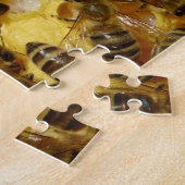 Honig-Bienen im Bienenstock mit Königin in der Puzzle (Seite)