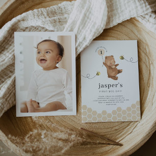 Honigbär Einladung zum ersten Bienentag-Foto