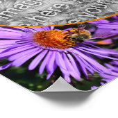 Honigbiene auf Aster Blume Rahmen hinzufügen Ihr F Poster (Ecke)