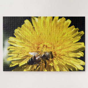 Honigbiene auf einem Makrofoto aus gelbem Löwenzah Puzzle