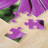 Honigbiene auf einer Lila afrikanischen Daisy Art Puzzle (Seite)