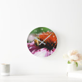Honigbiene auf rosa Daisy Blume Nature Runde Wanduhr (Zuhause)