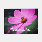 Honigbiene auf rosa Kosmos Blume Personalisiert Fußmatte (Vorderseite)