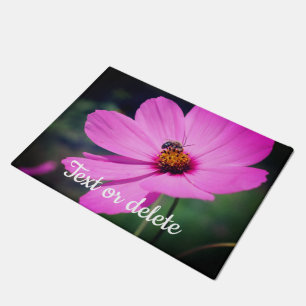 Honigbiene auf rosa Kosmos Blume Personalisiert Fußmatte