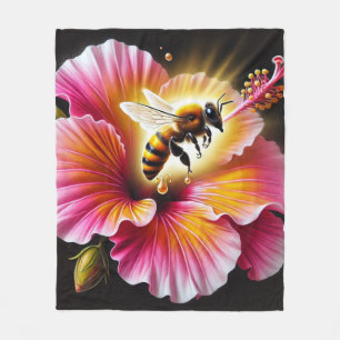 Honigbiene, die einen blühenden, hellen Hibiskus b Fleecedecke