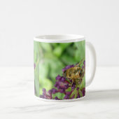 Honigbiene und violette Blumen Tasse (VorderseiteRechts)