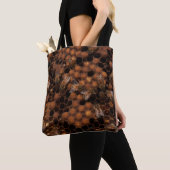 Honigbienen auf einem Honigkamm Tasche (Von Nahem)