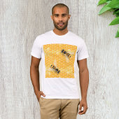 Honigbienen auf hellen Honigwabenmustern T-Shirt