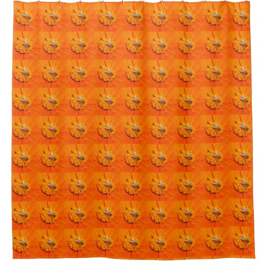 Honigbienen auf orangefarbenen Blume Duschvorhang (Vorderseite)