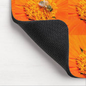 Honigbienen auf Orangenmousepad Mousepad (Ecke)