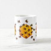 Honigbienen mit orangegelbem Hexagon zeichnend Kun Kaffeetasse (Mittel)