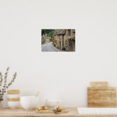 Honigfarbene Hütten in Castle Combe, britisches Po Poster (Küche)