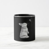 Honigrabbe und Hummeln| Bunny Lover Geschenk Tasse (Zentrum)