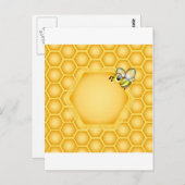 Honigwabenhintergrund mit einer niedlichen Honigbi Postkarte (Vorne/Hinten)
