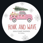 Honk & Wave Christmas Baby Shower Runder Aufkleber<br><div class="desc">Treiben Sie durch Quarantäne sozial distanzierende Hütte und Welle Weihnachten Mädchen Dusche mit der Illustration von rosa LKW mit bunting und gefüllt mit Geschenken dekoriert.</div>