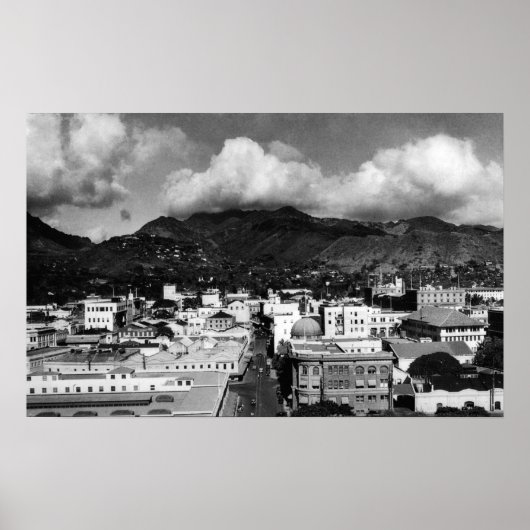 Honolulu, HA - Stadtansicht von Aloha Tower Poster (Vorne)
