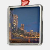 Honolulu, Oahu, Hawaii. Nachtexposition Silbernes Ornament (Links)