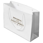 Honoring Our Fallen Heroes / Bolsa de Regalo  Große Geschenktüte (Rückseite Schrägansicht)