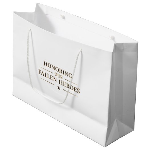 Honoring Our Fallen Heroes / Bolsa de Regalo  Große Geschenktüte (Vorderseite Schrägansicht)