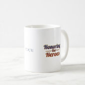 Honoring Our Heroes / Día de los Caídos Kaffeetasse (VorderseiteRechts)