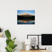 Hood over Trillium Lake, Oregon Poster (Heimbüro)