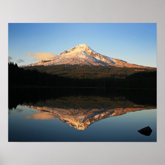 Hood over Trillium Lake, Oregon Poster (Vorne)