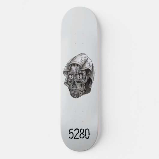 Hooded Skull Skateboard (Vorderseite)