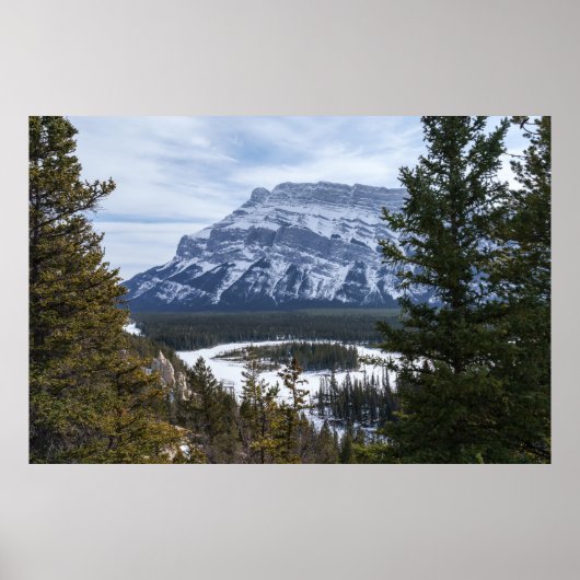Hoodoos und Snowy Tunnel Mountain, Alberta Poster (Vorne)