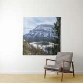 Hoodoos und Snowy Tunnel Mountain, Alberta Wandteppich (Beispiel)