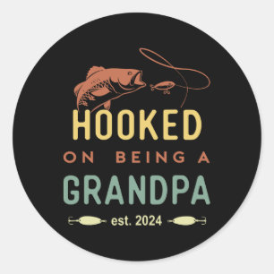 Hooked on being a Oppo Est 2024 First Time Gran Runder Aufkleber