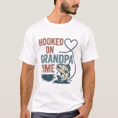 Hooked on Grandpa Time Funny Fishing Design T-Shirt (Vorderseite)