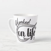 "Hooked On Life" hook illustration, personalize Milchtasse (Linke Ecke)