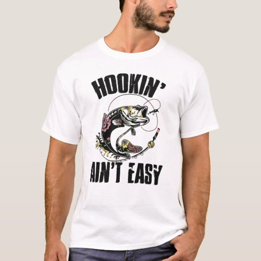 Hookin’ Ain’t Easy Fishing T-Shirt – Funny Angler (Vorderseite)