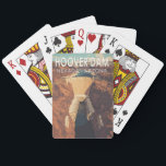 Hoover Dam Travel Art Vintag Spielkarten<br><div class="desc">Hoover Dam in Vektorart Stil. Hoover Dam ist ein Betongräberdamm im Schwarzen Canyon des Colorado River,  an der Grenze zwischen den US-Staaten Nevada und Arizona.</div>