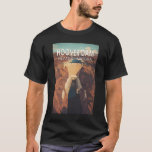 Hoover Dam Travel Art Vintag T-Shirt<br><div class="desc">Hoover Dam in Vektorart Stil. Hoover Dam ist ein Betongräberdamm im Schwarzen Canyon des Colorado River, an der Grenze zwischen den US-Staaten Nevada und Arizona.</div>