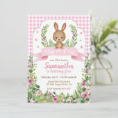 Hop on Over | Niedlich Bunny Geburtstag Einladung (Stehend Vorderseite)