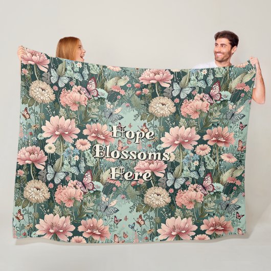 Hope Blossoms Hier - Stilvolle Pastelgarten Blüte Fleecedecke (Beispiel)
