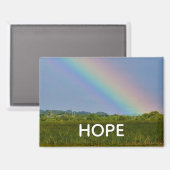 HOPE-Magnet mit Bild eines Regenbogens über einem Magnet (Vorderseite/Rückseite)