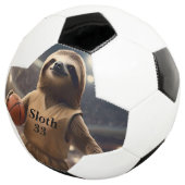 Hopfen und Hangs: Der Slam Dunking Sloth, Fußball (Dreiviertel)