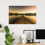Hopfensee mit Jetty & Alpen Poster (Heimbüro)