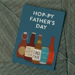 Hoppy Beer Vatertag Card Karte<br><div class="desc">Wünschen Sie ihm Hoppy Vatertag mit dieser wunderbar illustrierten Bierkollektion Grußkarte. Väter Liebe ein guter Wortspiel und wir Liebe Papa!</div>