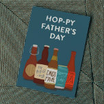 Hoppy Beer Vatertag Card Karte<br><div class="desc">Wünschen Sie ihm Hoppy Vatertag mit dieser wunderbar illustrierten Bierkollektion Grußkarte. Väter Liebe ein guter Wortspiel und wir Liebe Papa!</div>