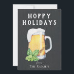 Hoppy Holidays Chalkboard Flat Holiday Card Feiertagskarte<br><div class="desc">Tasse,  Hopfen und Weizen auf schwarzer Tafel mit passendem Pub-Muster auf der Rückseite,  lustige "Hoppy Holidays"-Karte.</div>