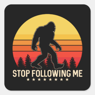 Hör auf, mir zu folgen Bigfoot Retro Design Quadratischer Aufkleber