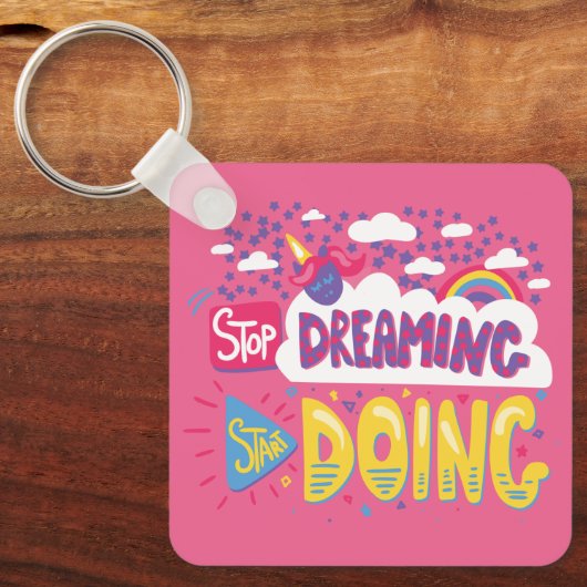 Hör auf zu träumen, fang an, dunkles Violetmetall  Schlüsselanhänger (Vorderseite)