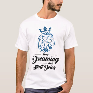 Hör auf zu träumen, fang an zu handeln Löwe Motivi T-Shirt