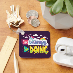 Hör auf zu träumen, fange an, dunkles Lila Metall  Schlüsselanhänger